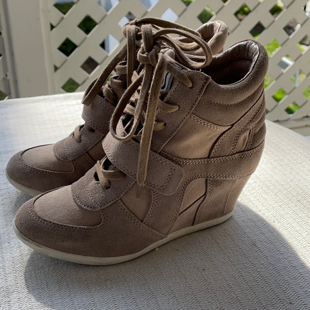 Ash Wedge